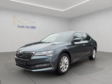 Superb Lim. Ambition iV NAVI APPLECAR