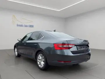 Superb Lim. Ambition iV NAVI APPLECAR