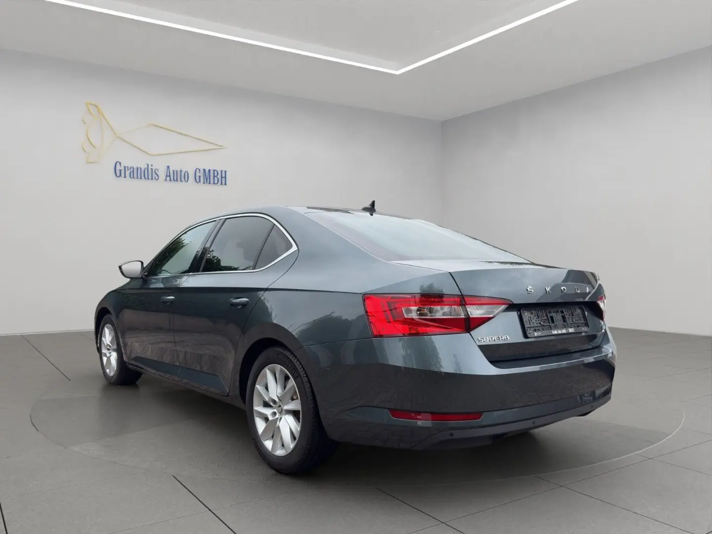 Superb Lim. Ambition iV NAVI APPLECAR