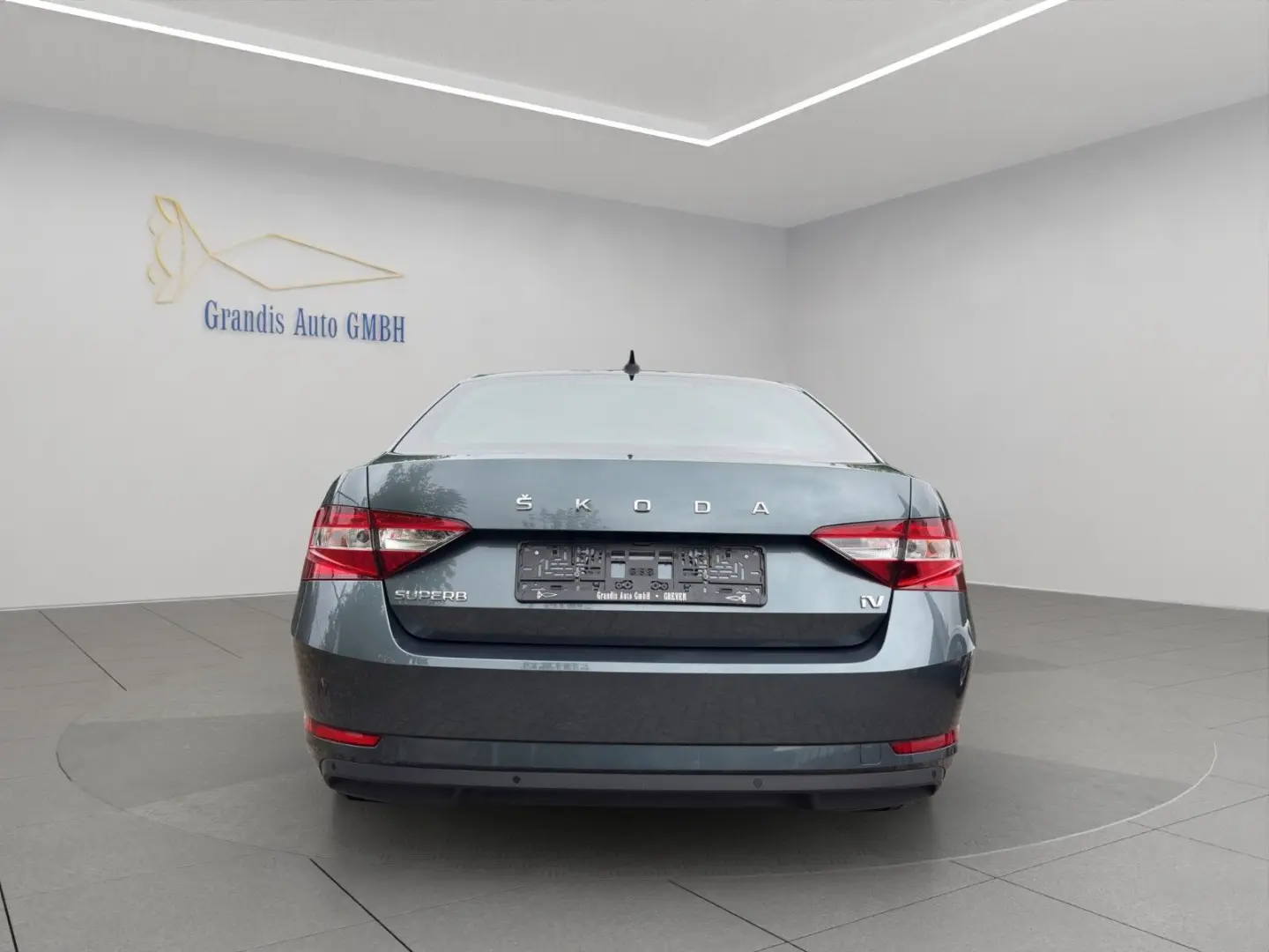 Superb Lim. Ambition iV NAVI APPLECAR