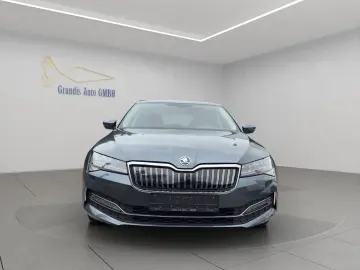 Superb Lim. Ambition iV NAVI APPLECAR