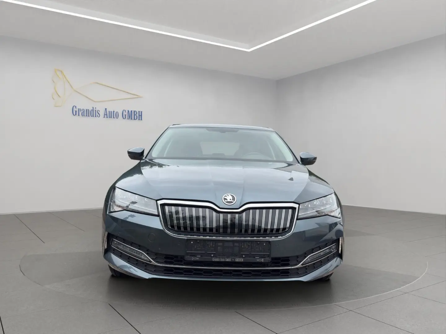 Superb Lim. Ambition iV NAVI APPLECAR