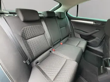 Superb Lim. Ambition iV NAVI APPLECAR