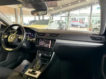 Superb Lim. Ambition iV DSG  VIRTUELL DCC LED