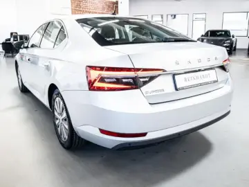 SUPERB LIMOUSINE 2.0TDi STYLE ACC CANTON DCC LED