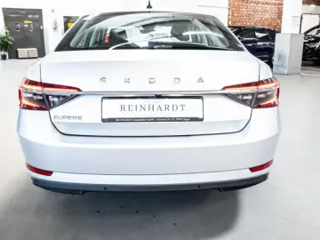 SUPERB LIMOUSINE 2.0TDi STYLE ACC CANTON DCC LED