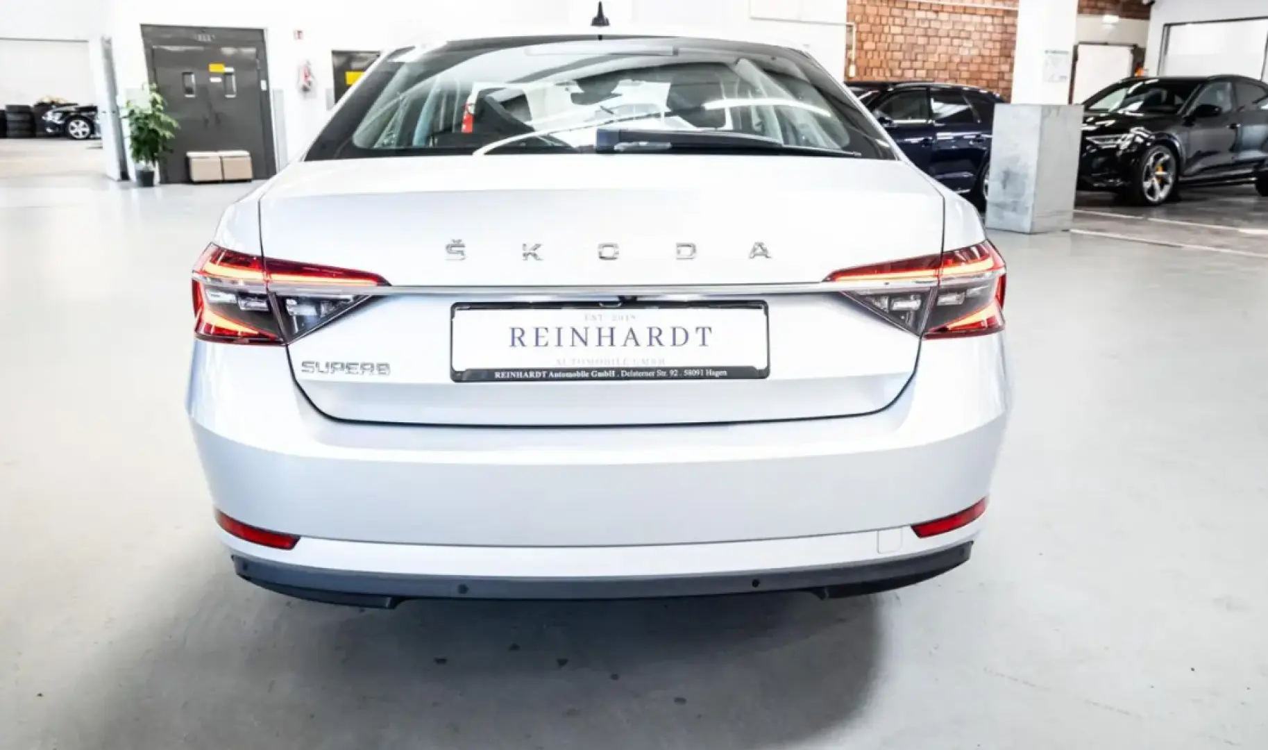 SUPERB LIMOUSINE 2.0TDi STYLE ACC CANTON DCC LED