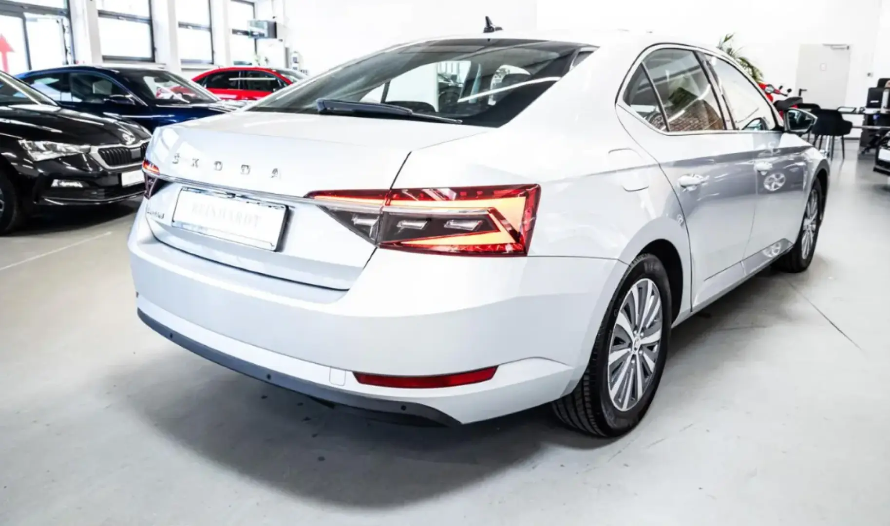 SUPERB LIMOUSINE 2.0TDi STYLE ACC CANTON DCC LED