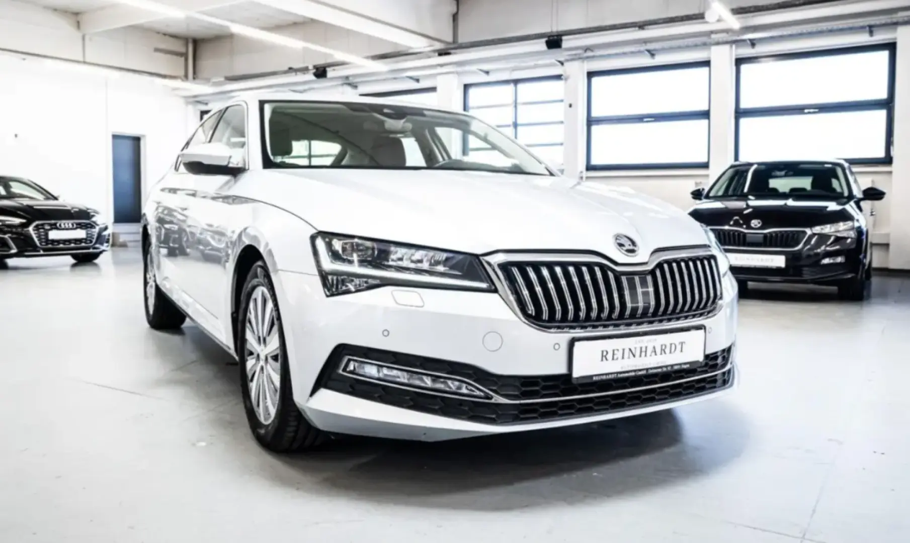SUPERB LIMOUSINE 2.0TDi STYLE ACC CANTON DCC LED