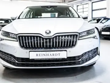 SUPERB LIMOUSINE 2.0TDi STYLE ACC CANTON DCC LED