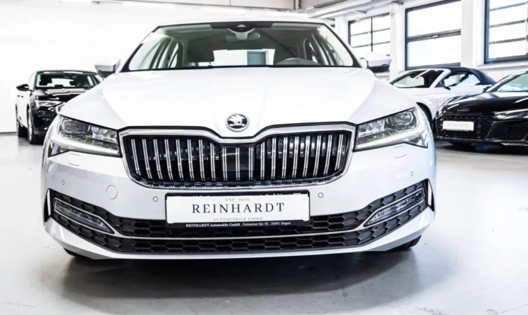 SUPERB LIMOUSINE 2.0TDi STYLE ACC CANTON DCC LED