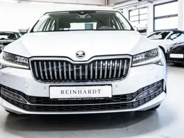 SUPERB LIMOUSINE 2.0TDi STYLE ACC CANTON DCC LED