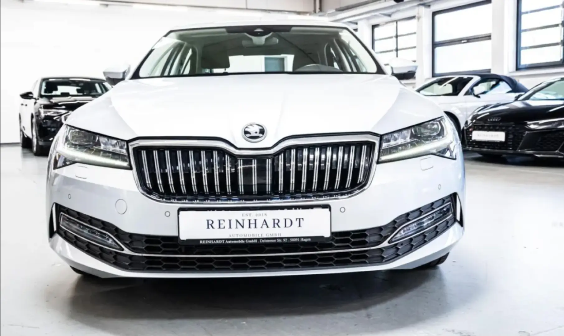 SUPERB LIMOUSINE 2.0TDi STYLE ACC CANTON DCC LED