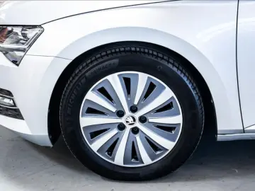 SUPERB LIMOUSINE 2.0TDi STYLE ACC CANTON DCC LED