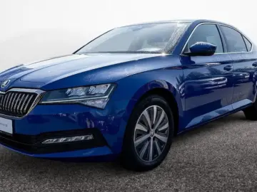 Superb 2.0 TDI Ambition KAMERA NAVI AHK ACC LED