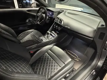 R8 5.2 FSI V10 Quattro Performace EVO   CARBON