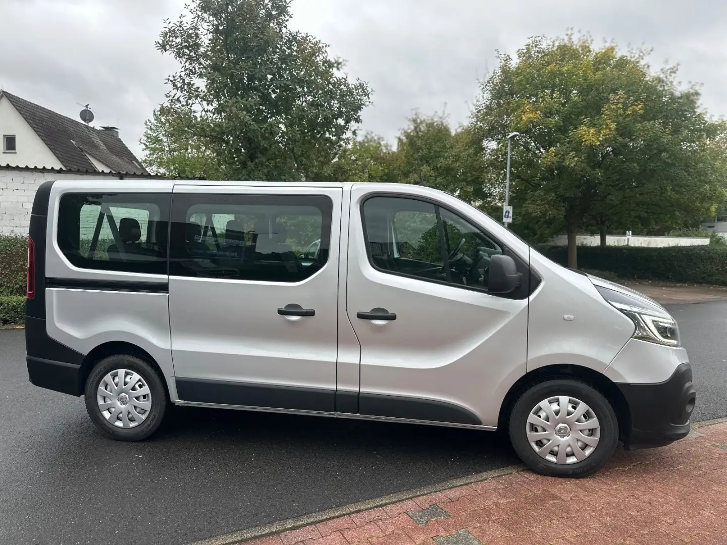 Trafic  L1H1 2 8t Life 9-Sitzer 1.Hand Klima