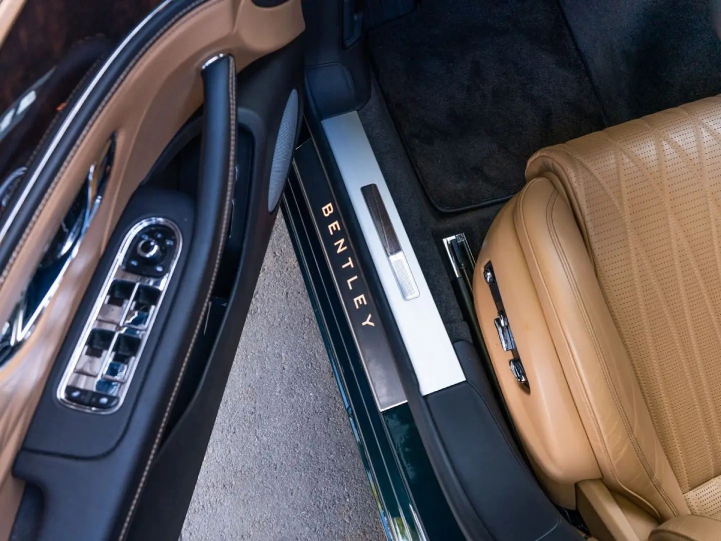 Flying Spur V8   Bentley Nürnberg