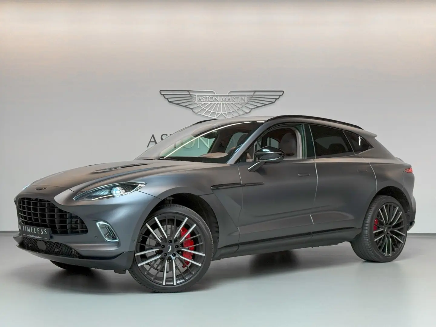 DBX   Aston Martin