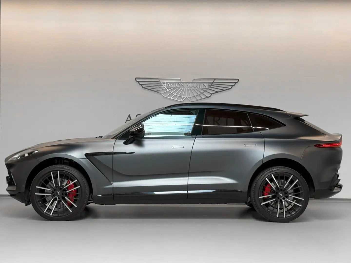 DBX   Aston Martin