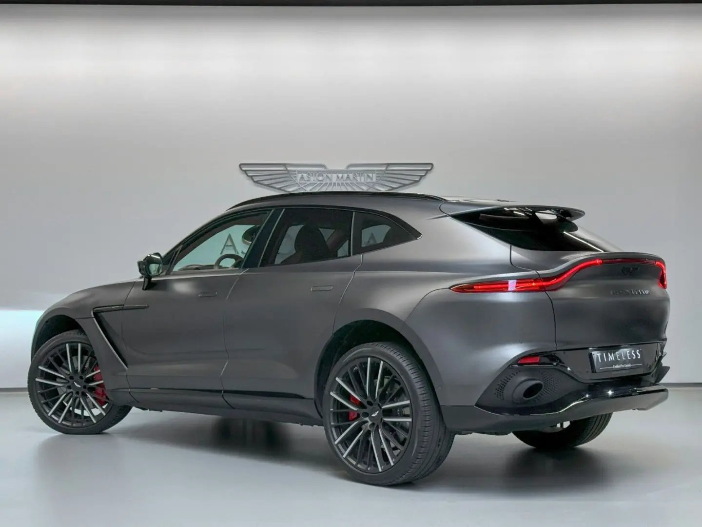 DBX   Aston Martin