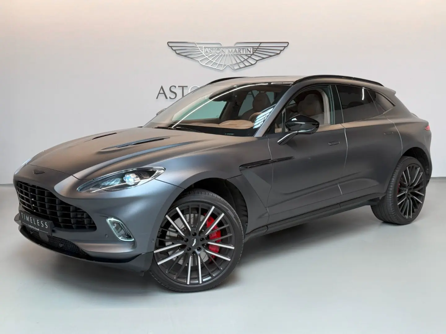 DBX   Aston Martin