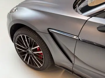DBX   Aston Martin