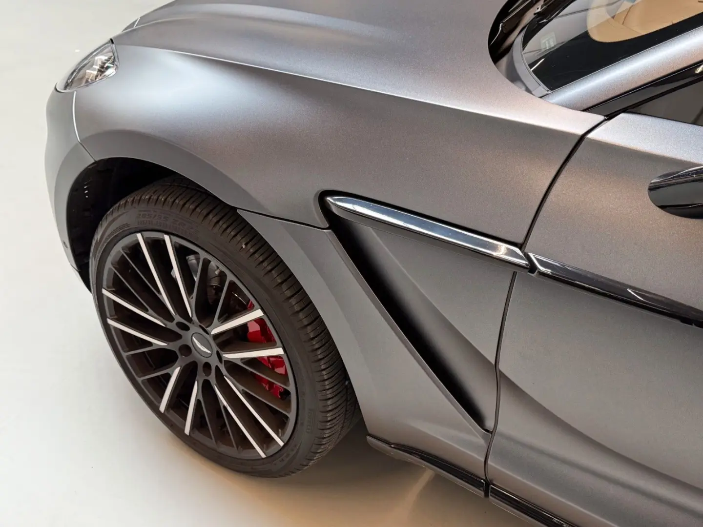 DBX   Aston Martin