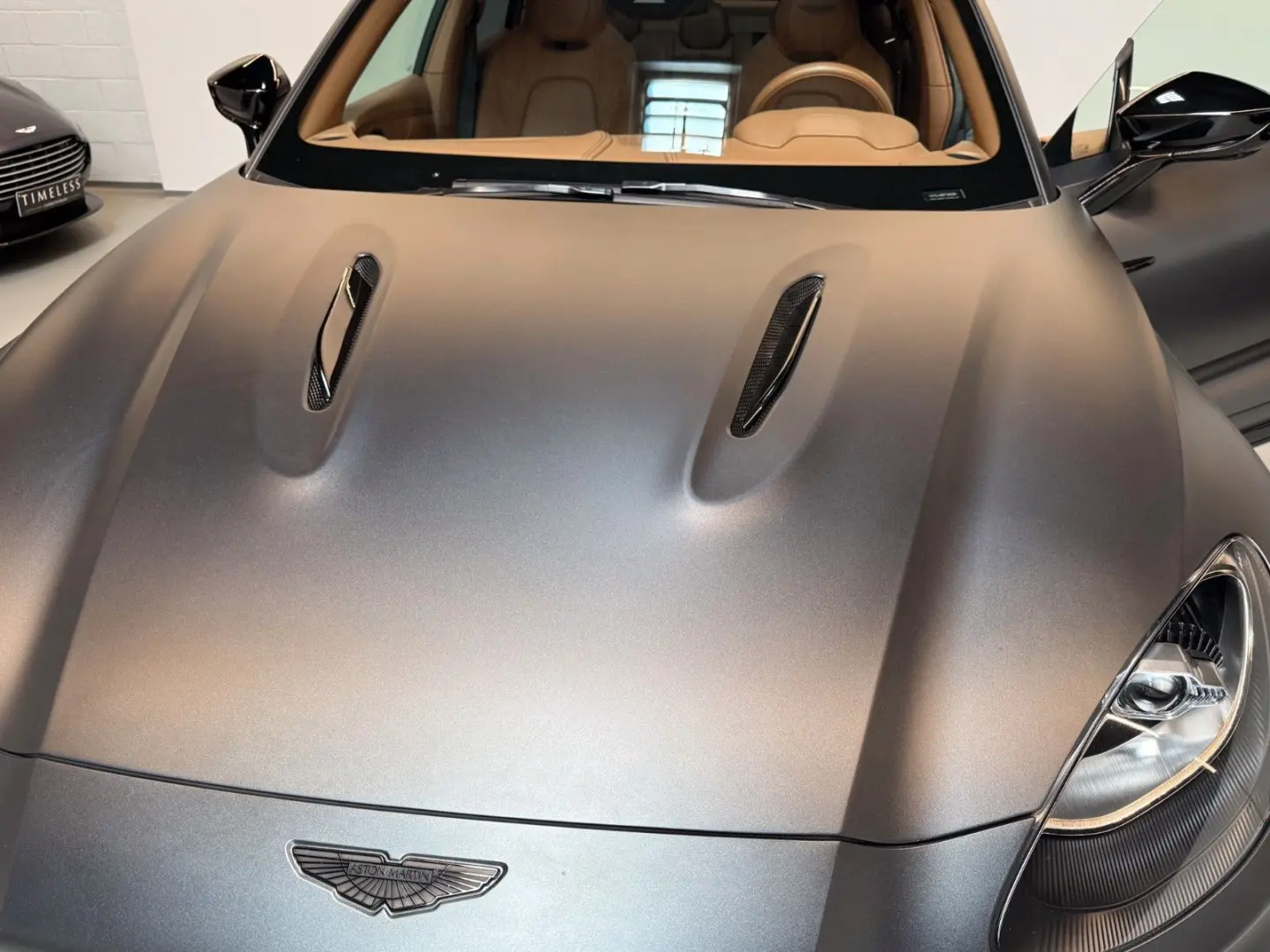 DBX   Aston Martin