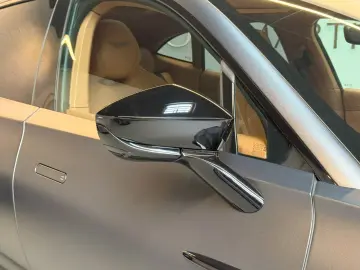 DBX   Aston Martin