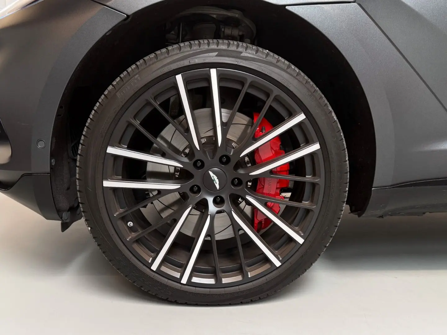 DBX   Aston Martin