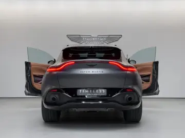 DBX   Aston Martin