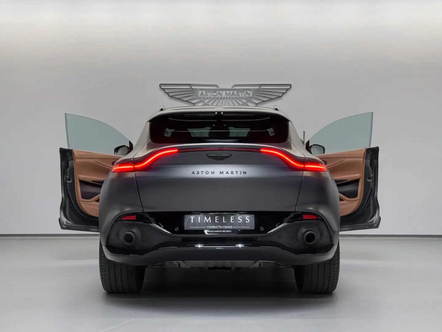 DBX   Aston Martin