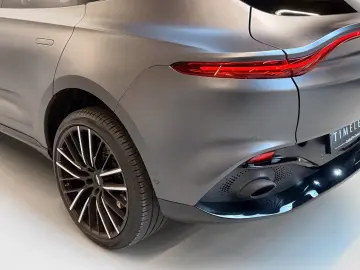 DBX   Aston Martin