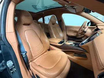 DBX   Aston Martin
