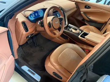 DBX   Aston Martin