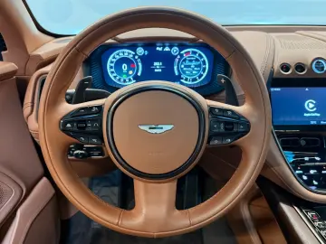 DBX   Aston Martin