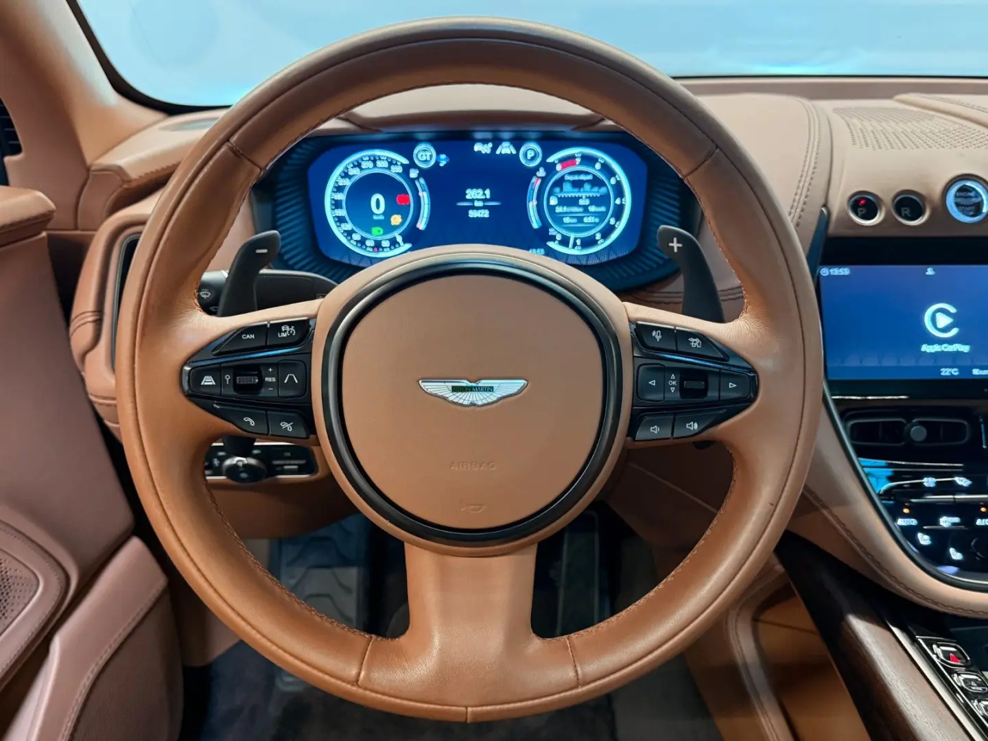 DBX   Aston Martin