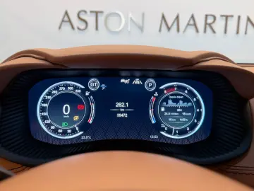 DBX   Aston Martin