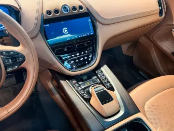 DBX   Aston Martin