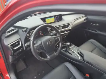 UX 250h  (E-FOUR) Luxury Line 360  Sitzbelüftung