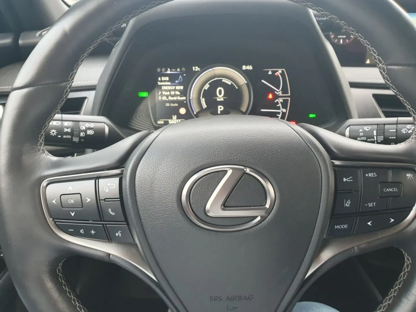 UX 250h  (E-FOUR) Luxury Line 360  Sitzbelüftung
