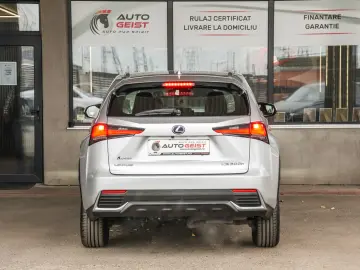 LEXUS NX 300H 2.5