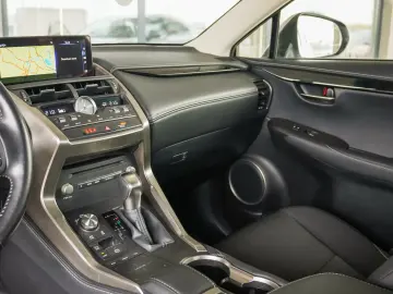 LEXUS NX 300H 2.5