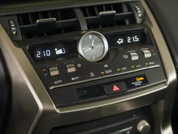 LEXUS NX 300H 2.5