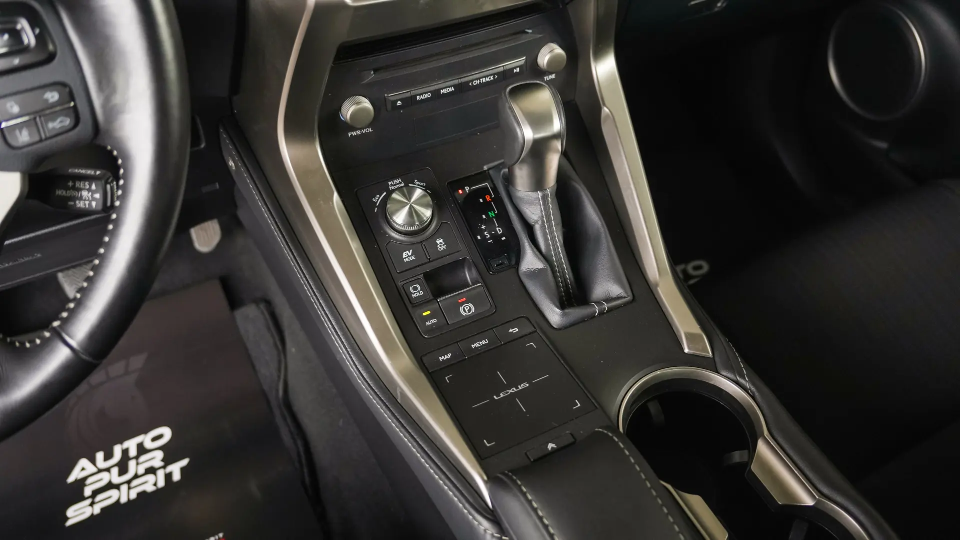 LEXUS NX 300H 2.5