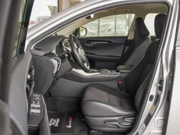LEXUS NX 300H 2.5