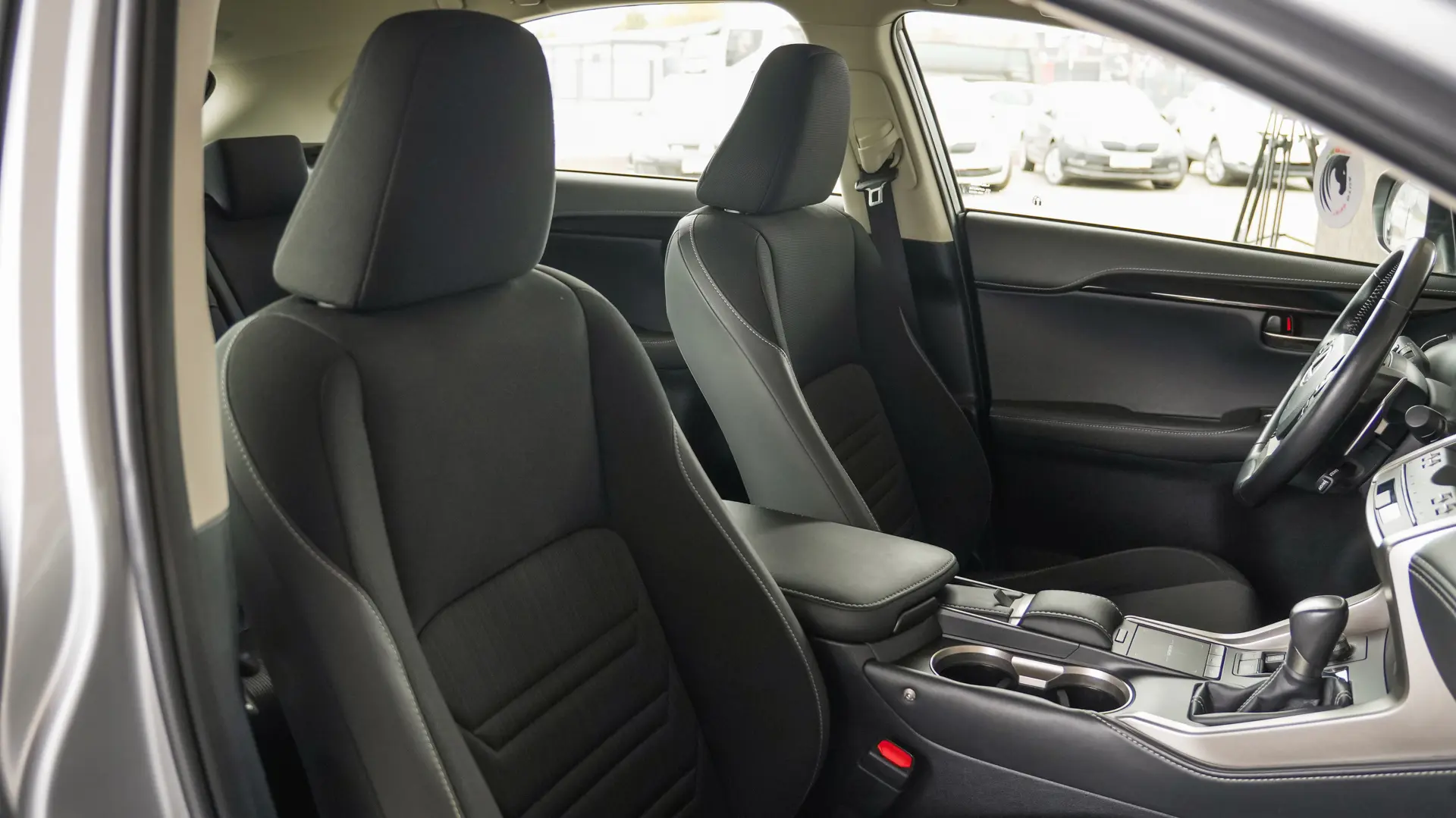 LEXUS NX 300H 2.5