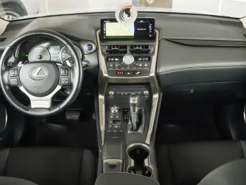 LEXUS NX 300H 2.5
