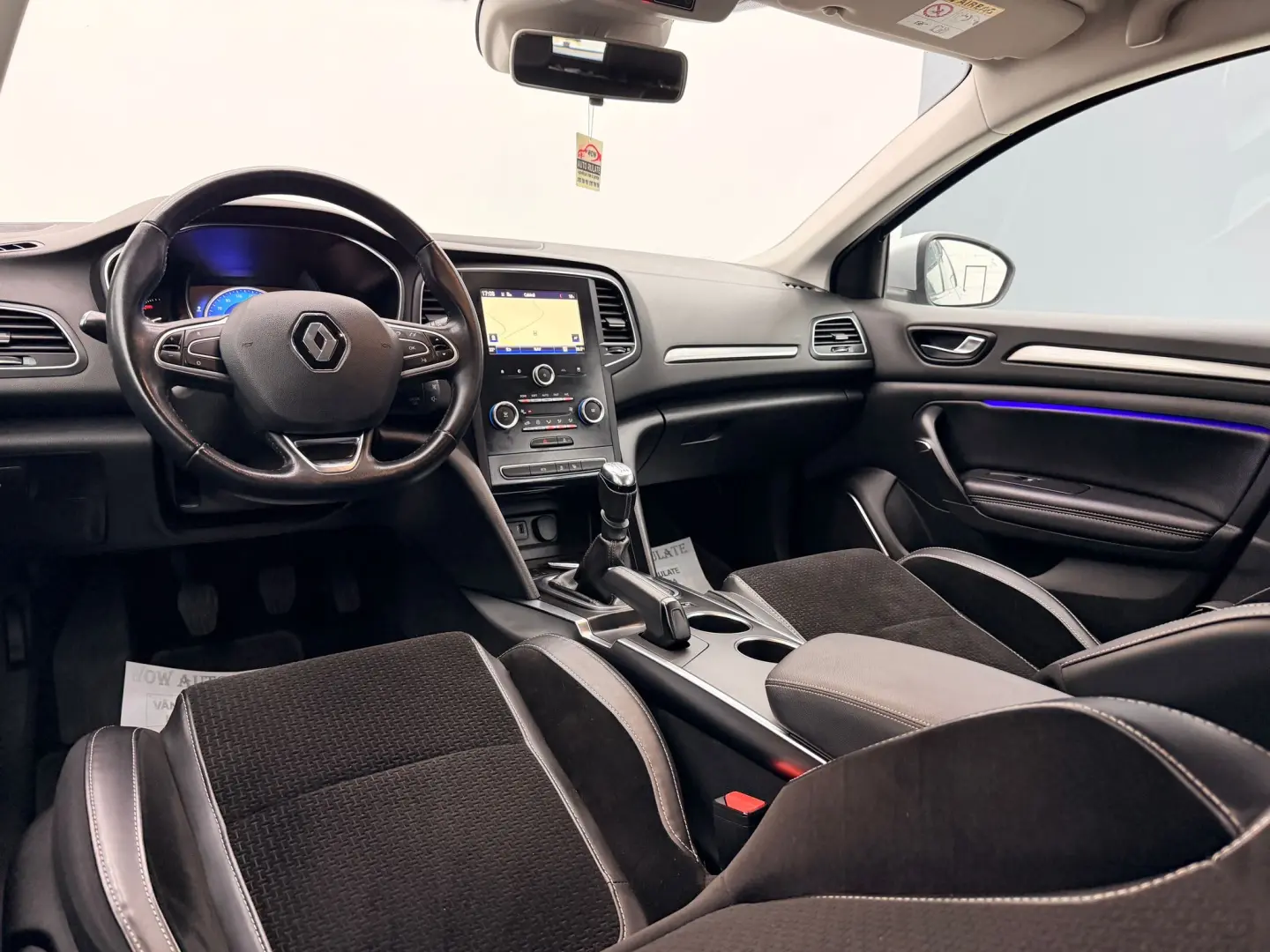 RENAULT MEGANE ENERGY 2017 1.2I E6